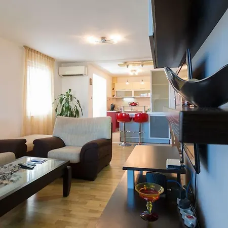 ~shapes Of Colors~ Central 2-bedroom Apt